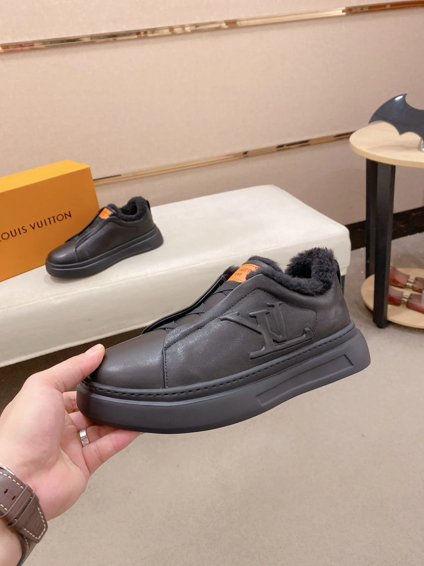 Factory price: 480💰🎉🎉LV~Louis Vuitton trendy men's shoes, new shipments, latest matching, same style as the official website, super high quality, best-selling season [strong][strong][strong] Selected first-layer cowhide, comfortable wool lining, original last, comfortable on the feet, wear-resistant rubber outsole, size: 38-44.